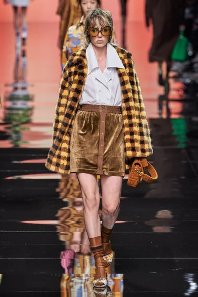 Look 8